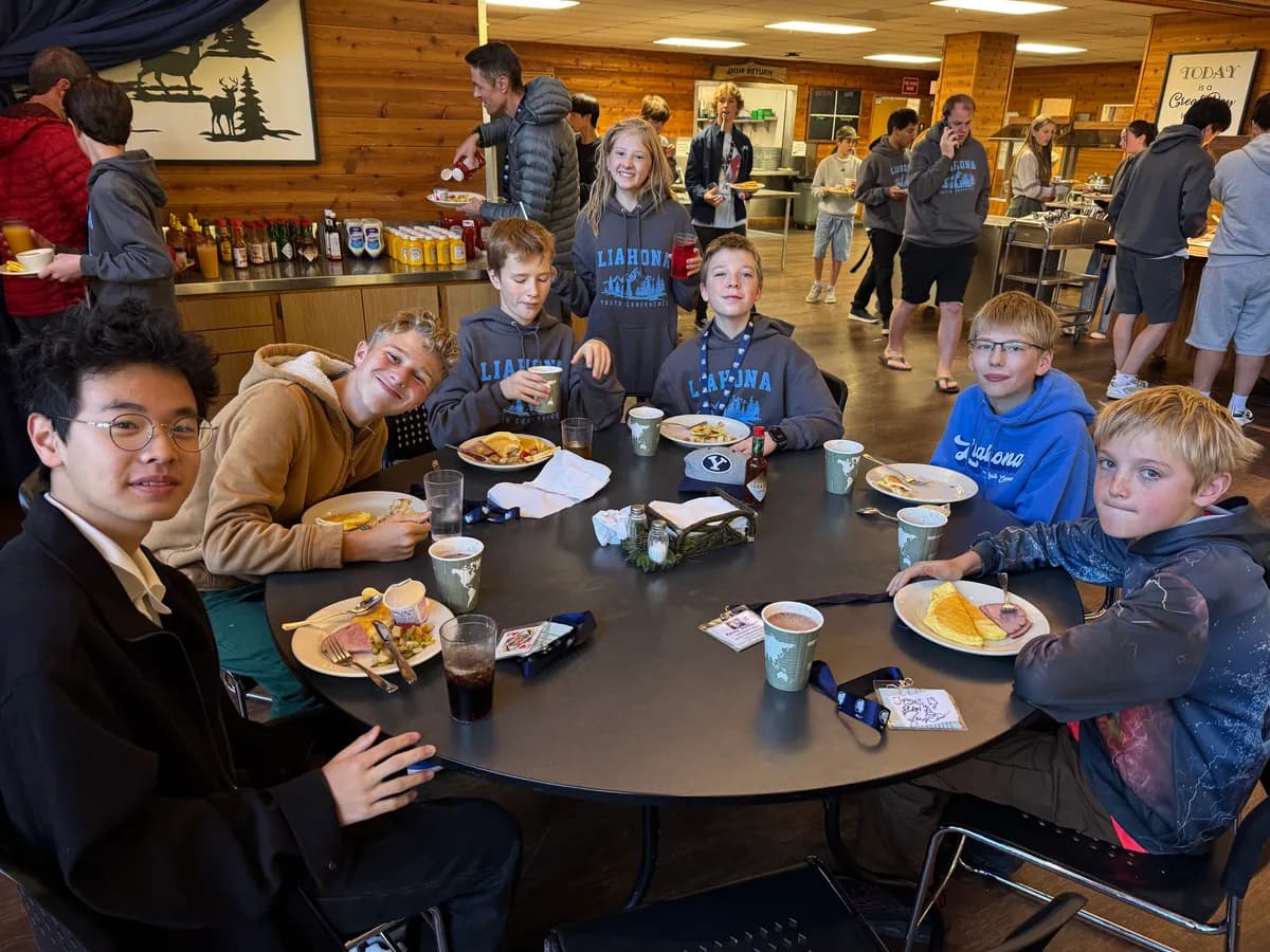 Students eating together in the Aspen Grove dining hall